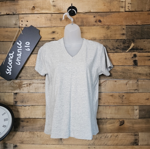 Nike Tops - SALE-Nike women's Heather gray shirt sleeve top size L
